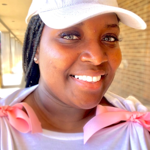 Meet your Posher, Nikki Todd 🎀ThePinkLadyHouse🎀 - Picture 3 of 13